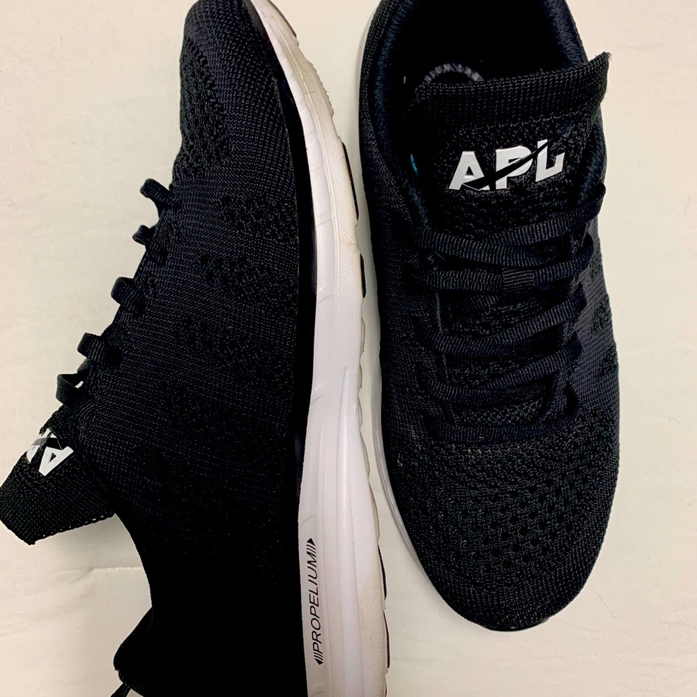 APL techloom tennis shoes like new